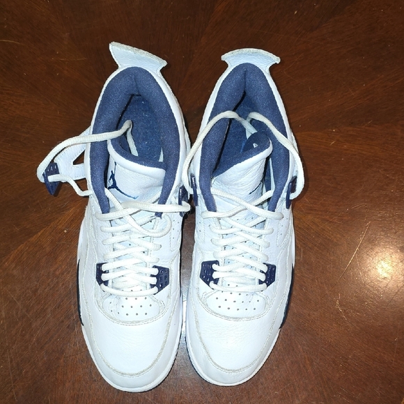 Jordan White and Blue Sneakers Classic Design - Picture 9 of 10